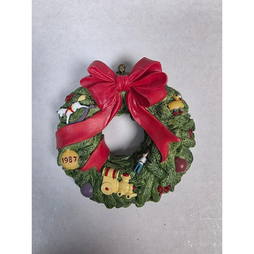 Wreath of Memories - Vintage 1987 Hallmark Keepsake Collector's Club Ornament